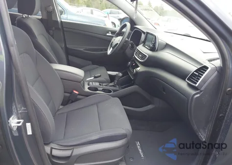 2021 Hyundai Tucson Value z USA, uszkodzony, nr VIN KM8J3CA41MU367997